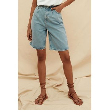 Pantaloni scurti din denim cu margini nefinisate