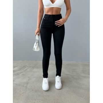 Blugi skinny elastici cu design simplu și croială slim