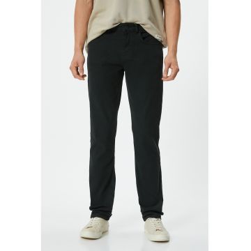 Pantaloni regular fit cu model uni