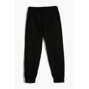 Pantaloni texturati cu buzunare oblice