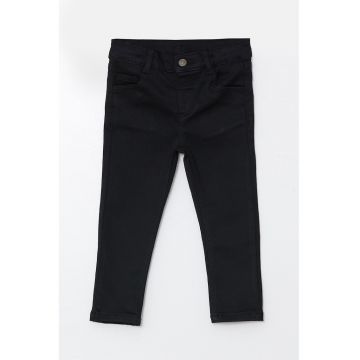 Pantaloni cu model 5 buzunare