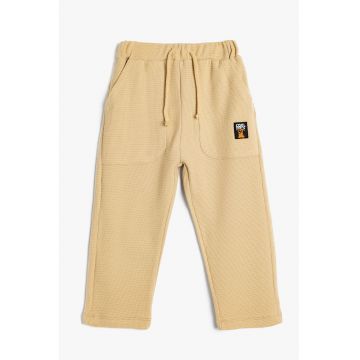 Pantaloni de trening cu snur de ajustare si buzunare