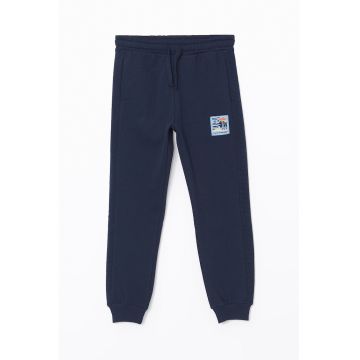 Pantaloni de trening cu snur si buzunare laterale