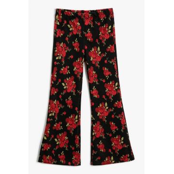 Pantaloni evazati cu model floral