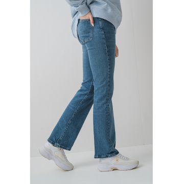 Blugi bootcut cu 5 buzunare