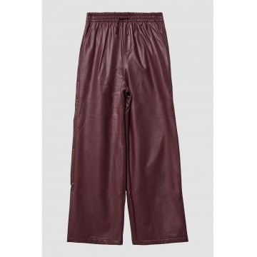 Pantaloni din piele ecologica cu croiala ampla si talie ajustabila Pantaloni din piele ecologica cu croiala ampla si talie ajustabila