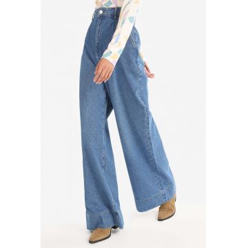 Blugi cu croiala ampla si talie inalta Blugi cu croiala ampla si talie inalta