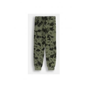 Pantaloni de trening cu model camuflaj Pantaloni de trening cu model camuflaj